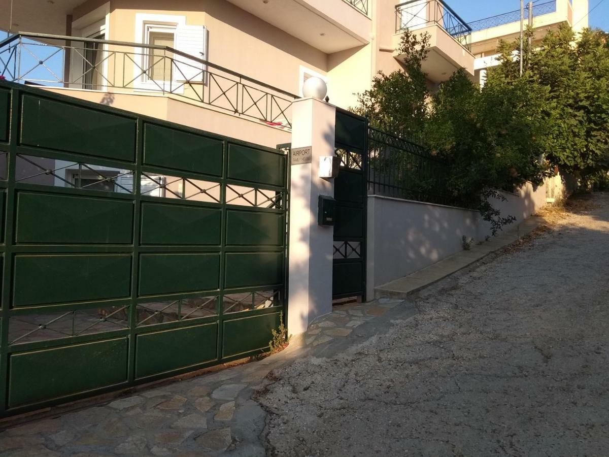 شقة أرتيميدا  في Airport Family House المظهر الخارجي الصورة